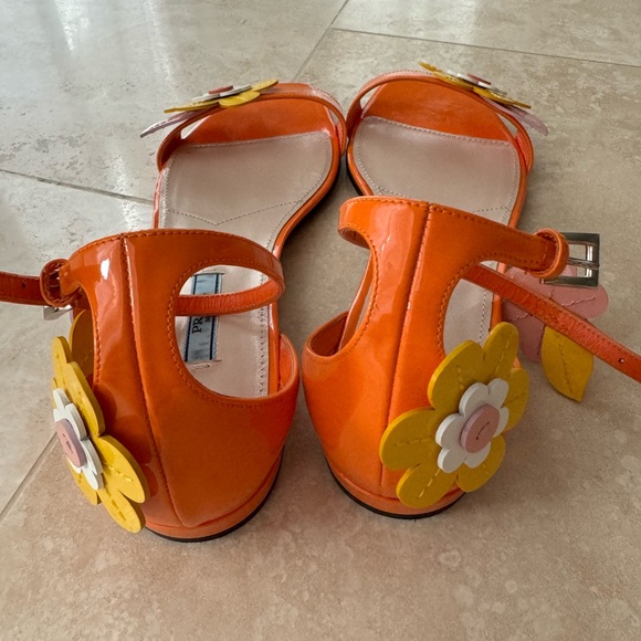 Prada Floral Flat Patent Sandals 39 - Picture 4 of 6